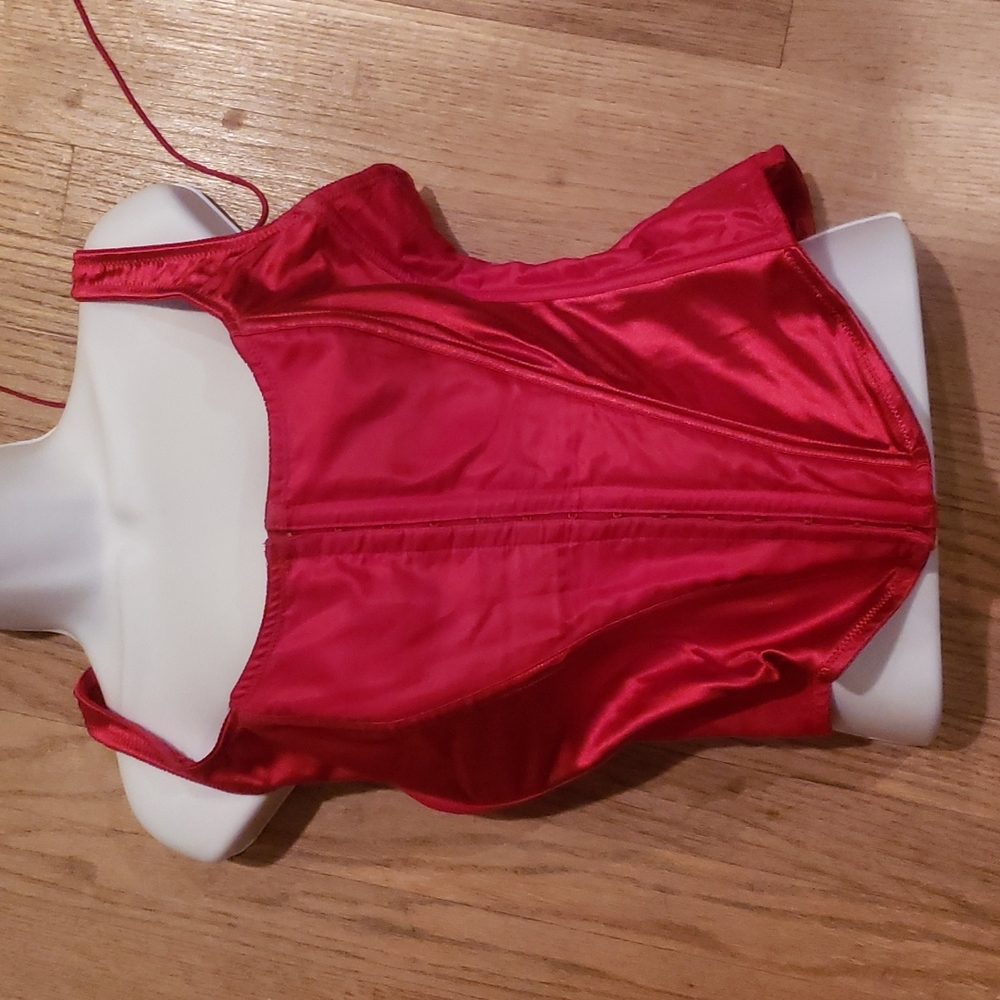 Frederick's of Hollywood 1x bustier with shoulder straps  red satin